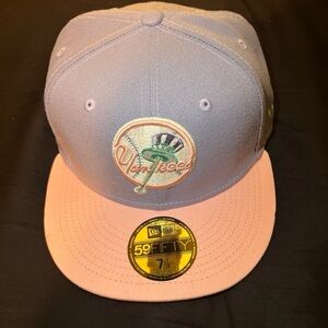 New Era NY Yankees Yankee Stadium Fitted Hat
Size 7 1/4
Light Purple/Light Pink